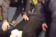 【動画】 地下鉄で倒れコロナ感染のふり、パニック動画拡散で騒然　男を逮捕 ＝ ロシア
