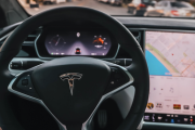 【悲報】テスラ、完全自動運転の年内実現は困難か