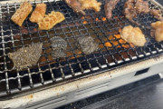【ホルモン】おじさんだけど畑の隅でホルモン焼きで飲んでる【最高】