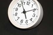【動画】ツイッター民「最近家の時計がズレてる理由が判明した」→その理由が可愛すぎると話題にｗｗｗｗｗｗ