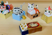 箱の中に窮屈に座り込むネコがフィギュアになってガチャに登場！[箱座り猫」