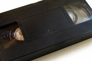 【悲報】今の高校生、VHSの爪をおると上書きできなくなることを知らない