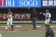 【悲報】日ハムビヤヌエバ、思いっきり守備妨害してしまう