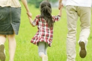 子供が出来ると恋人同士のような関係は難しい。女性は母親になるから。ここで修正出来ない夫婦は駄目になっていく…どこかで聞いた話だ。