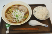 お夜食にラーメン食べるで