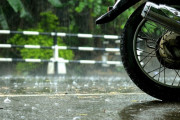「バイク最高♪」←いや雨の日乗れないよね？