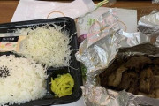 【画像】ワイ、UberEatsで頼んだ焼肉弁当(2,500円)を食べる！で！！！！