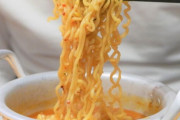 インスタントラーメン、鍋のまま食べるのはあり？なし？