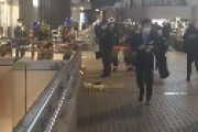 【画像】 JR大宮駅で火事　西口デッキから出火か、緊急車両集結で騒然 「ペデストリアンデッキに何らかのものが置かれており・・」「消防車が集結してた」「煙出てた何コレ」