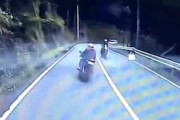 【山梨】道志みちで発生した大型バイクと車の正面衝突事故の映像エグすぎ。