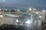 「これはなんだ？」ウザすぎる逆走車に詰まってしまうドラレコ動画(´･_･`)