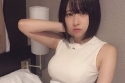 【画像】JKアイドルさん、おじさんに身体を触られまくるｗｗｗ