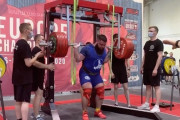 【おそロシア】パワーリフティングで400キロのバーベルをあげようとした選手、最悪の事態に・・・