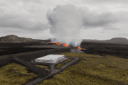 アイスランド南西部で火山噴火！マグマ流出、近隣住民避難