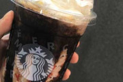 スタバ「新作フラペチーノはストローがクッキーになってるで！カワイイやろ」⇒「飲めない」「吸えない」「うっかりクッキー食っちまった最悪だ」