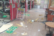 【画像あり】福島県郡山市の「パーラージェイクラブ開成店」昨日の地震の被害により臨時休業へ　内装が剥がれ落ちた店内の様子も公開される