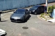 【動画】ブラジルの防弾仕様ポルシェ乗り、強盗から5発撃たれるも逃げ切る。