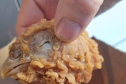 イギリス人「KFCでフライドチキン買ったら鶏の頭入っててワロタ」（画像あり）