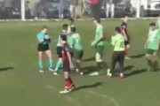【動画有】女性審判にラリアットしてサッカー選手、永久追放