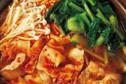 最近夕ご飯をキムチ鍋にしてるんだけど栄養的に不足だったり摂りすぎだりしてないかチェックしてくれないか　