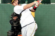阪神・野口５連発含む６９スイングで２３発　岡田監督絶賛！外野争い「ええ勝負」　１１日紅白戦に照準