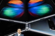 折りたたみスマホ「Galaxy Fold」日本に上陸！au独占で価格は約24万円か・・・
