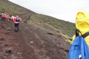 【富士山】女さん「助けて！登山してたら靴擦れで痛いの！」救助隊が現場に向かう