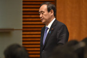 菅義偉首相のステーキ会食、海外も報道　「多くの人がいら立ち」