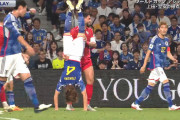 【動画】日本代表DF板倉滉さん、シリアの選手に乗ってしまい美しい倒立をしてしまうｗｗｗｗｗｗｗ