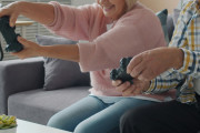 アナリスト「高齢ゲーマーが増えているのに、なぜどこも高齢者向けゲームを作らないんだ…」