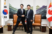 【胸キュン】カナダ トルドー首相来韓、韓国国会議長との面談で見せた”マナー足”が話題に [5/17]  [ばーど★]