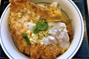 蕎麦屋にカツ丼は絶対あるのに