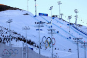 【悲報】北京五輪の「人工雪コース」、転んだら大怪我するカチカチ雪だった