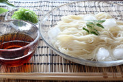 嫁が氷と水に入れたままの『素麺』を持って来やがった。頭大丈夫か？
