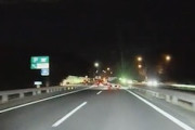 【動画】こわっ！横須賀のE16横横道路で横転逆向き車と遭遇したドラレコ。