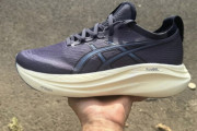 アシックス ゲルニンバス27「ヒールのスタックも高くなったみたい」「最近の新作モデル出るペース早すぎる」