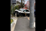 【画像】パトカーさん、ド派手に事故る。どうしてこうなったｗｗｗｗ