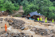 【韓国】大雨で22人死亡、14人不明  [7/16]]
