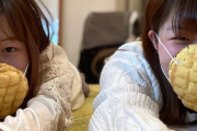 外国人「おいおい日本が本物のメロンパンでマスク作ってるよ…」