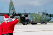 航空自衛隊のCH-130H輸送機がクリスマス・ドロップを実施…ミクロネシアやパラオとの絆を重視！