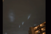 【UFO】全国各地で「素早く動く光の集合体」が動画に収められ話題に！！これはまさか