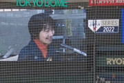 【朗報】東京ドームに西武ウグイス嬢がサプライズ登場　引退する杉谷に最後のいじり