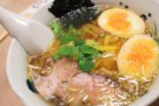 【画像】ツイ民さん、ラーメン屋のレンゲにガチギレ