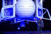 NASA「ブルー・オリジンに訴えられたので月面着陸が遅れます」