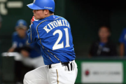 日ハム清宮幸太郎、三振で足をひねる