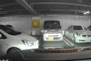 【大阪】これで過失割合5:5なんだ。パチ屋駐車場で起きたごっつん事故ドラレコ。