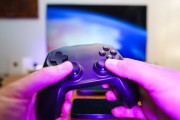 ゲーム開発者「ゲーマ実況者にタダ乗りされて儲けさせるだけなのどうにかなんないかな」
