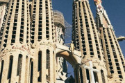 【朗報】サグラダ・ファミリア聖堂、２０２６年ついに完成へｗｗｗｗｗン