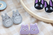 秋冬コーデにぴったり「ジブリ」トトロ・ジジ・坊ネズミの刺繍アクセが10月下旬発売！