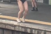 【動画】駅のホームでえちえち踊り　キッズ達が大興奮wwwwwwwww